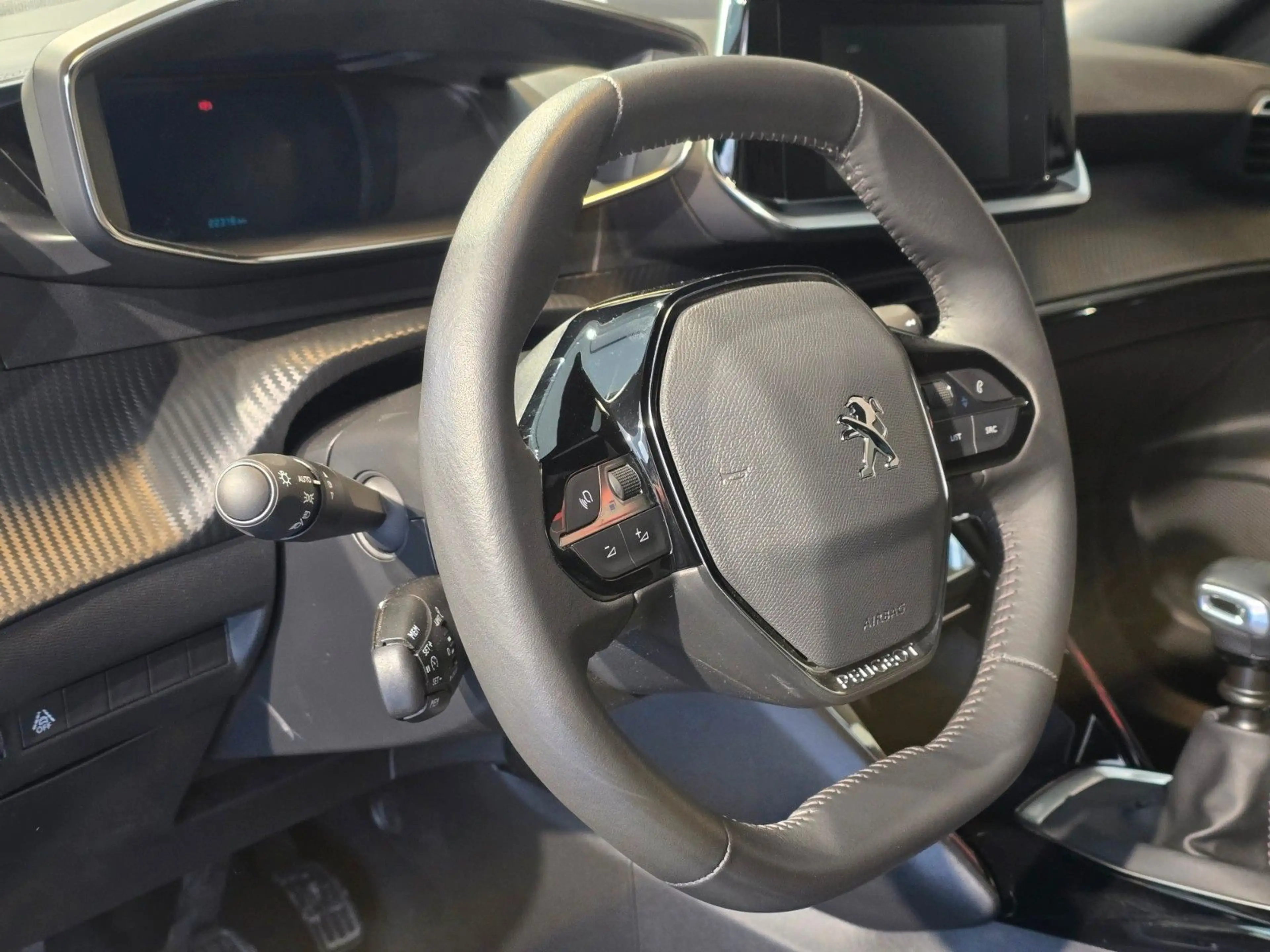 Peugeot 2008 Allure Pack*1.HAND*NAVI*TEMPO*SHZ*KAM — photo 7