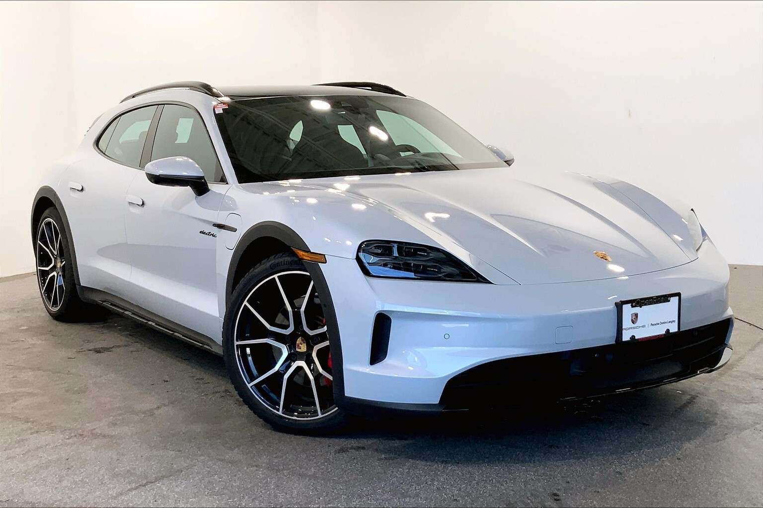 2025 Porsche Taycan 4.99% Lease,4S High Spec Demo w/ Winter Wheel Set! — снимка 1
