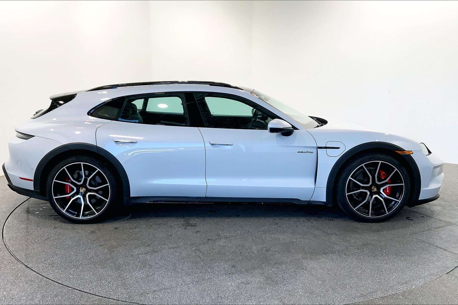2025 Porsche Taycan 4.99% Lease,4S High Spec Demo w/ Winter Wheel Set! — снимка 1