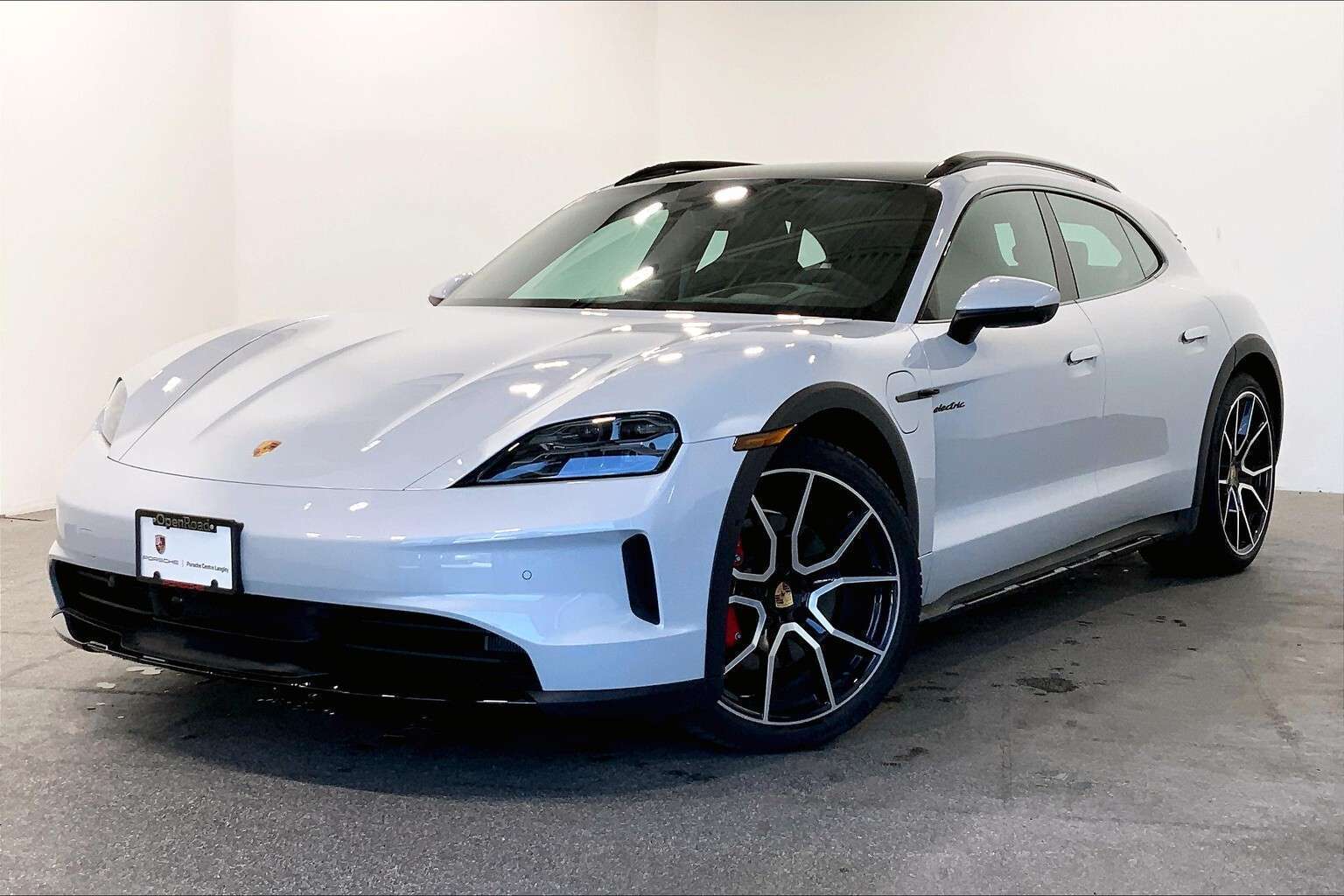 2025 Porsche Taycan 4.99% Lease,4S High Spec Demo w/ Winter Wheel Set!