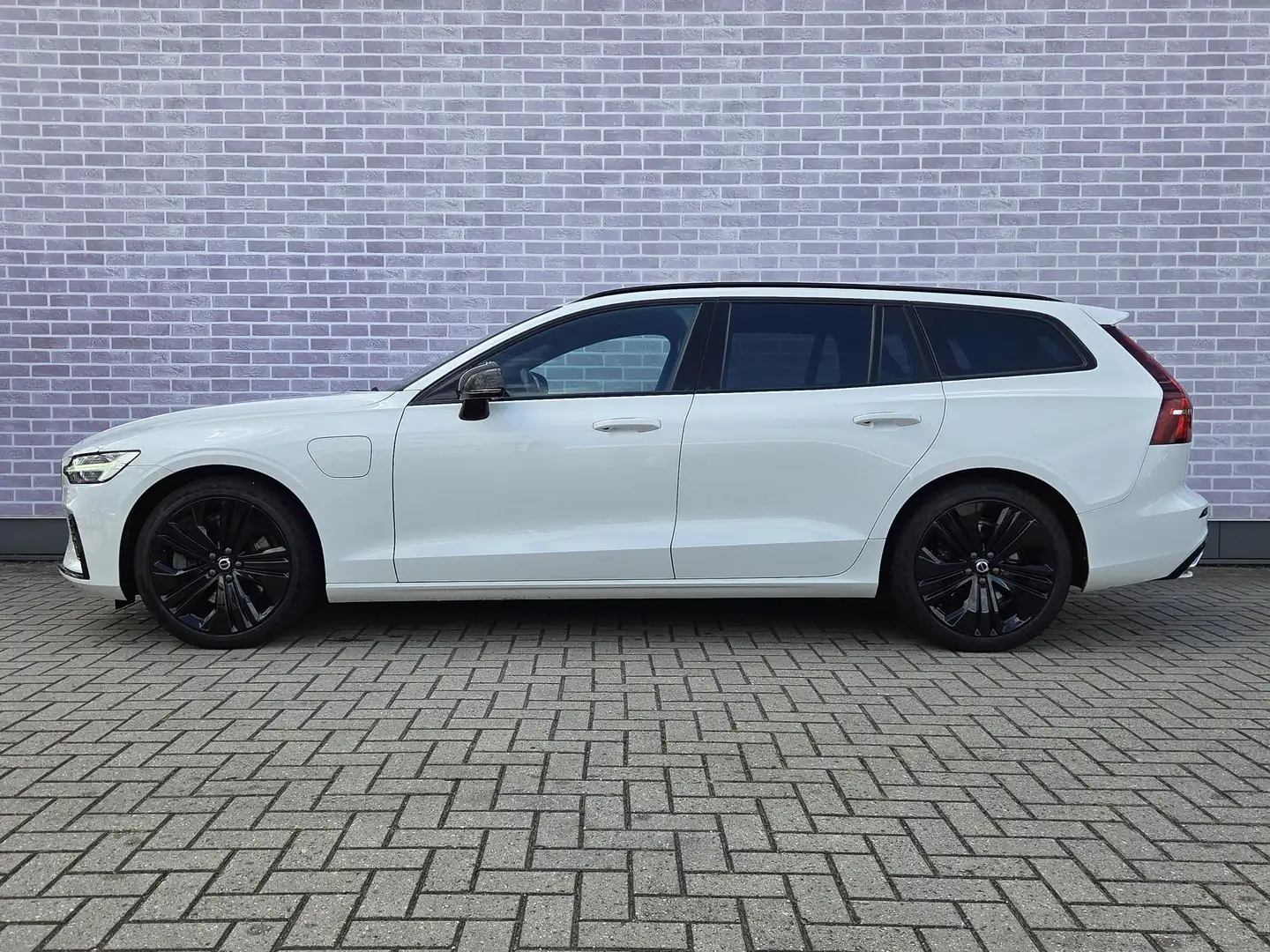 Volvo V60 T6 Plug-in Hybride AWD R-Design | BLIS | Adaptive Weiß - 2