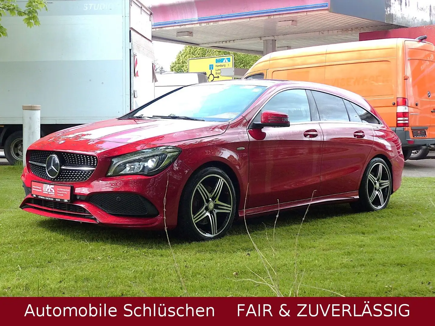 Mercedes-Benz CLA 250 Allrad Panoramad. AMG Červená - 2