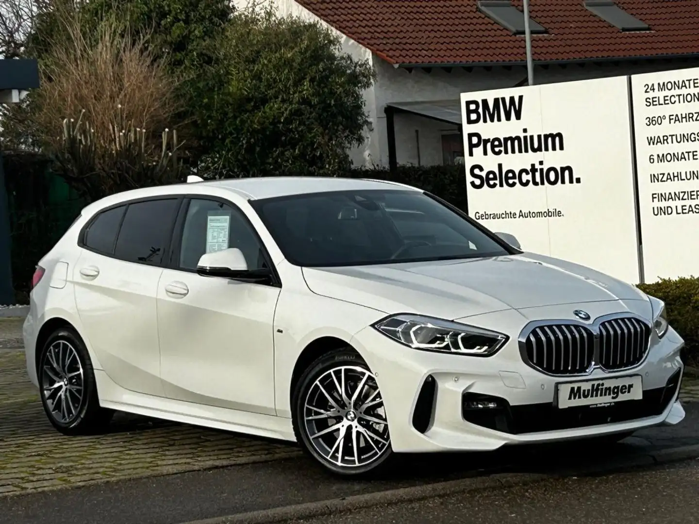 BMW 118 i Aut.M Sport LiveProf.Kamera Lenkradh.KomfZ Weiß - 2