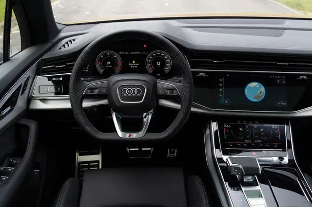 Audi Q7 view 14