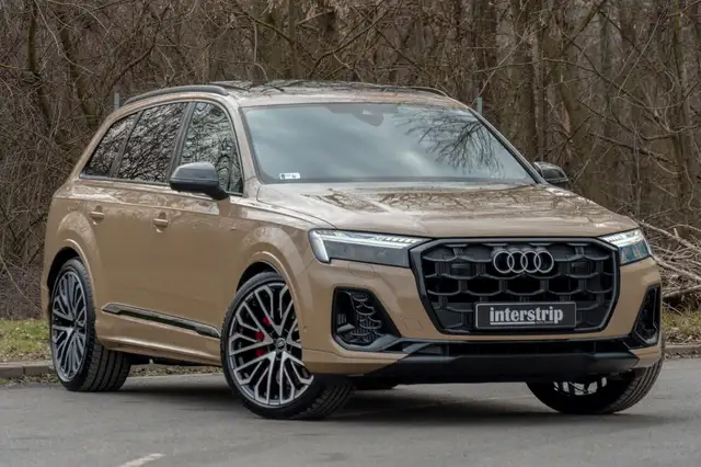 Audi Q7 view 3