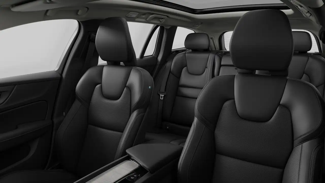 Volvo V60 Cross Country снимка Volvo V60 Cross Country