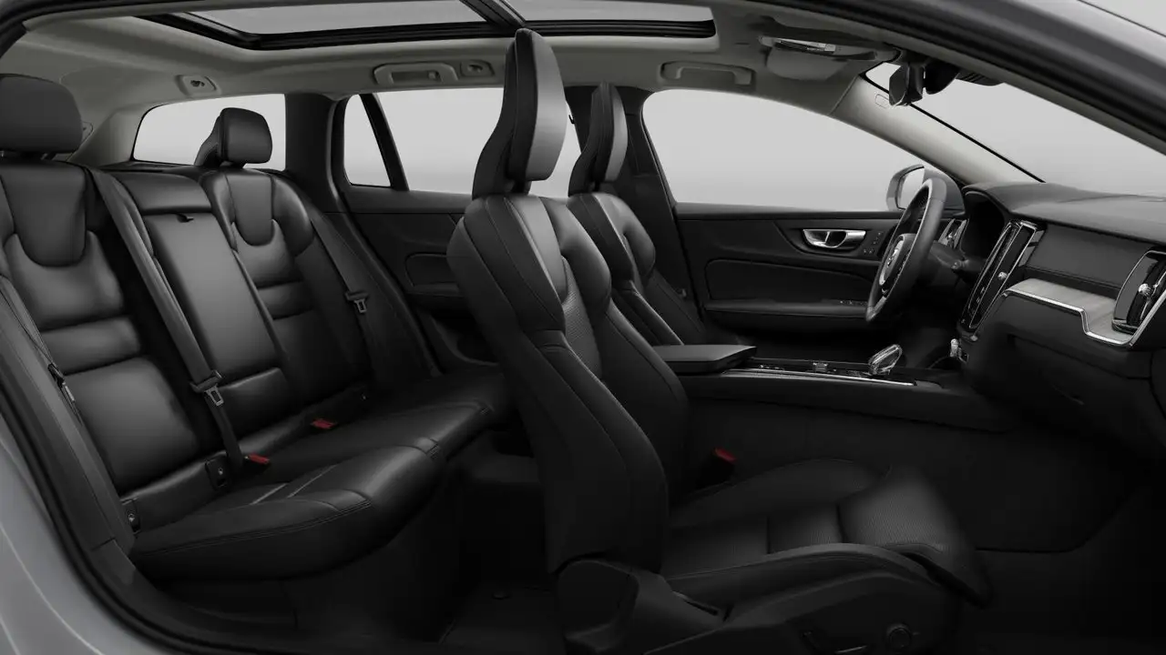 Volvo V60 Cross Country снимка Volvo V60 Cross Country