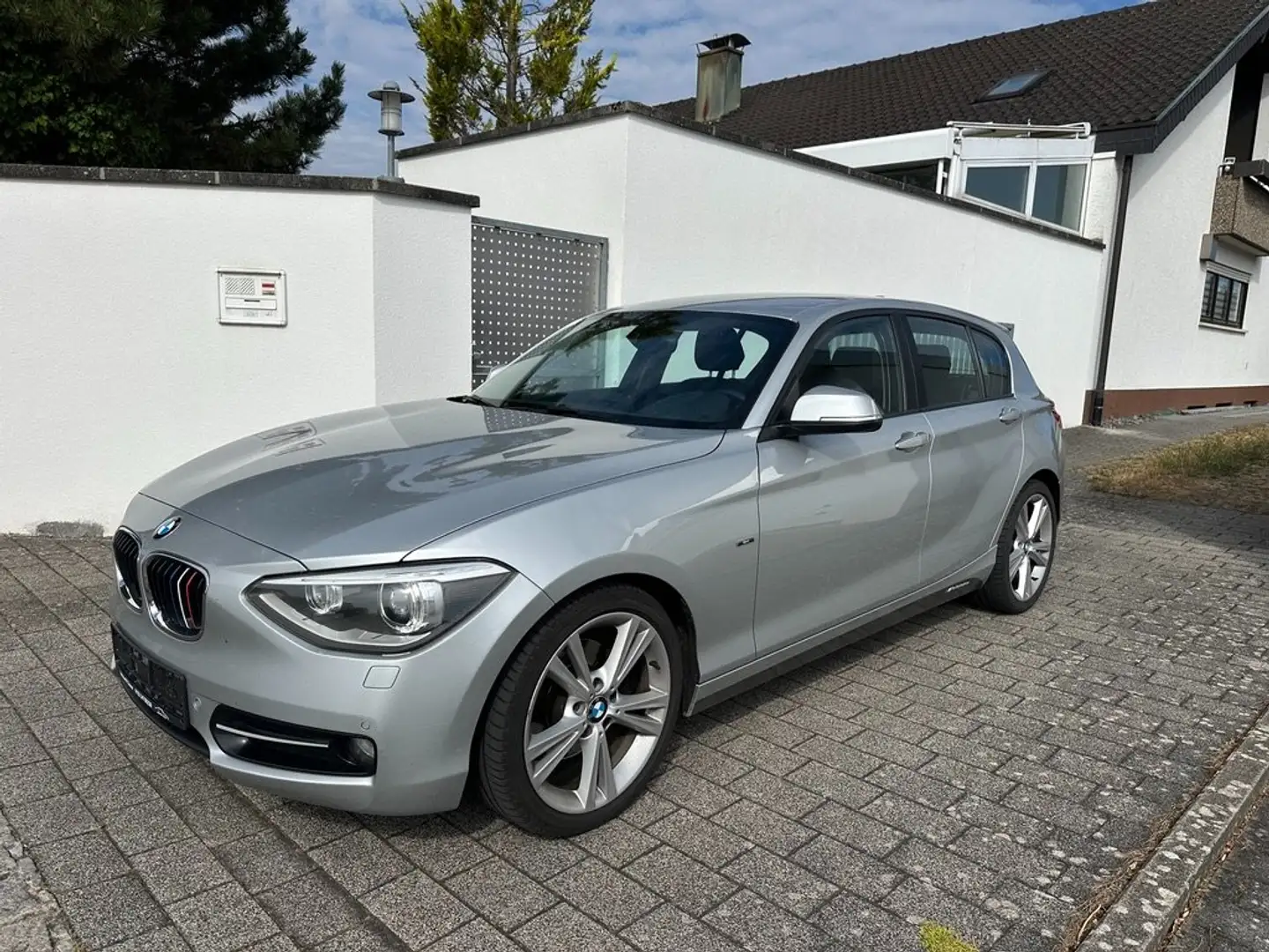 BMW 125 SPORT LINE-AUT-LEDER-NAVI-XEN-KEYLESS-el. SITZ-RFK Grau - 2