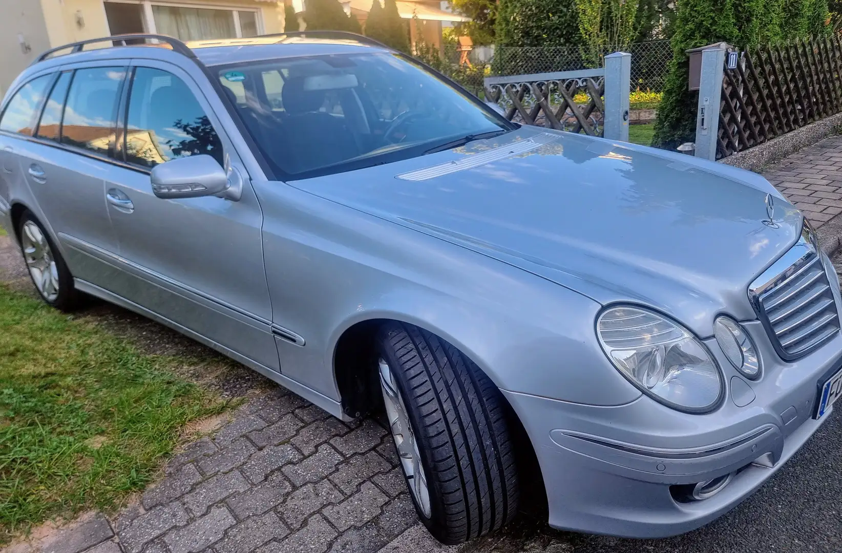Mercedes-Benz E 200 Silber - 2