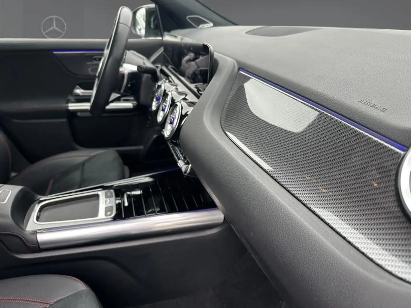 Mercedes-Benz GLA 180 d AMG Pack Night Facelift Blanc - 2