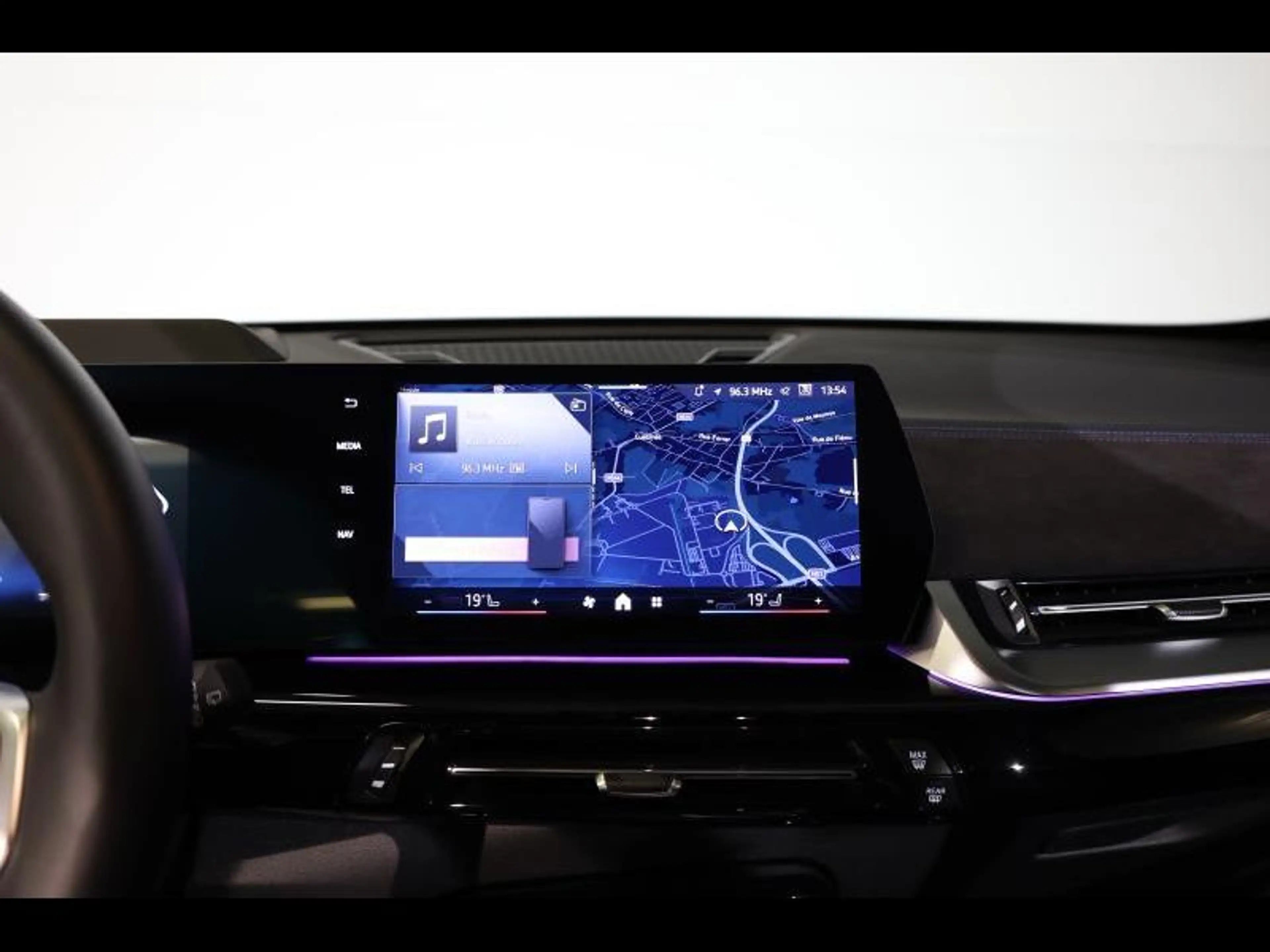 BMW iX1 eDrive20 Kit M Sport — photo 12