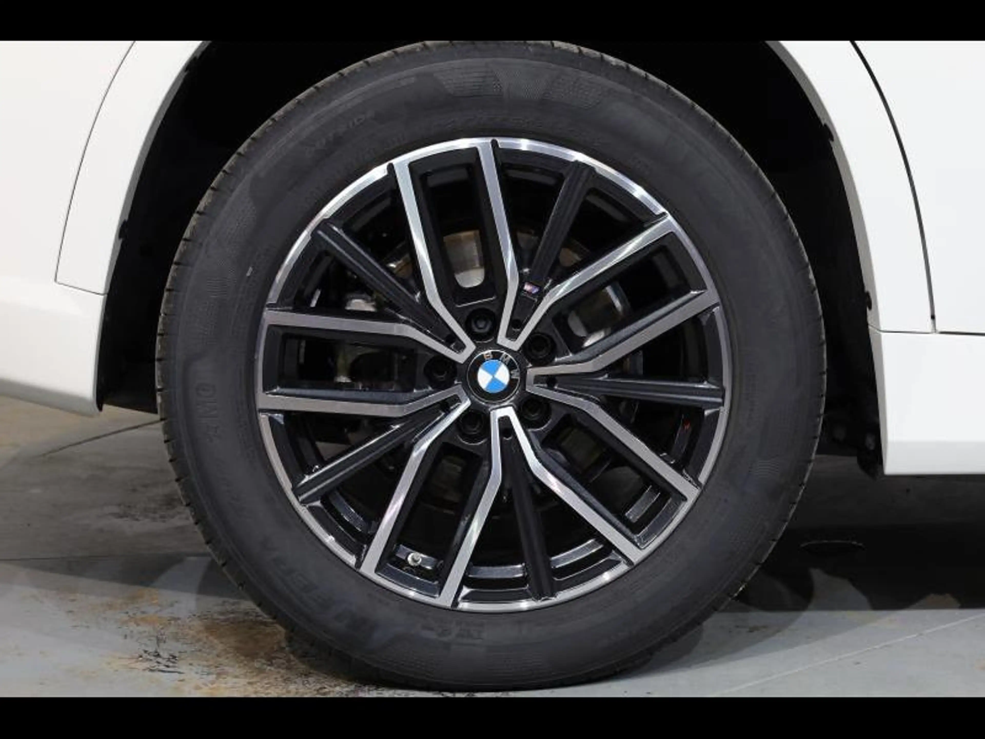BMW iX1 eDrive20 Kit M Sport — photo 9