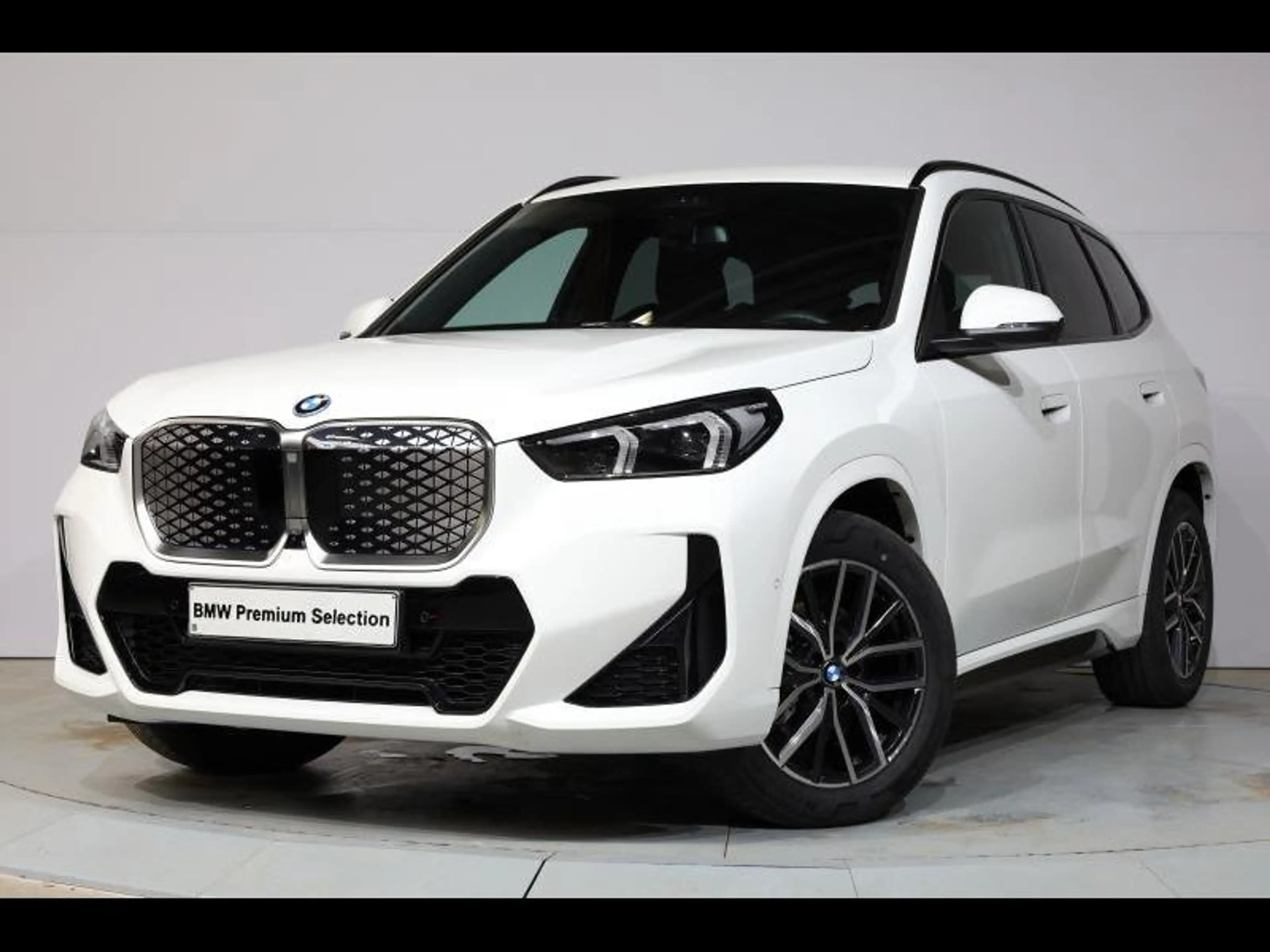 BMW iX1 eDrive20 Kit M Sport — photo 2