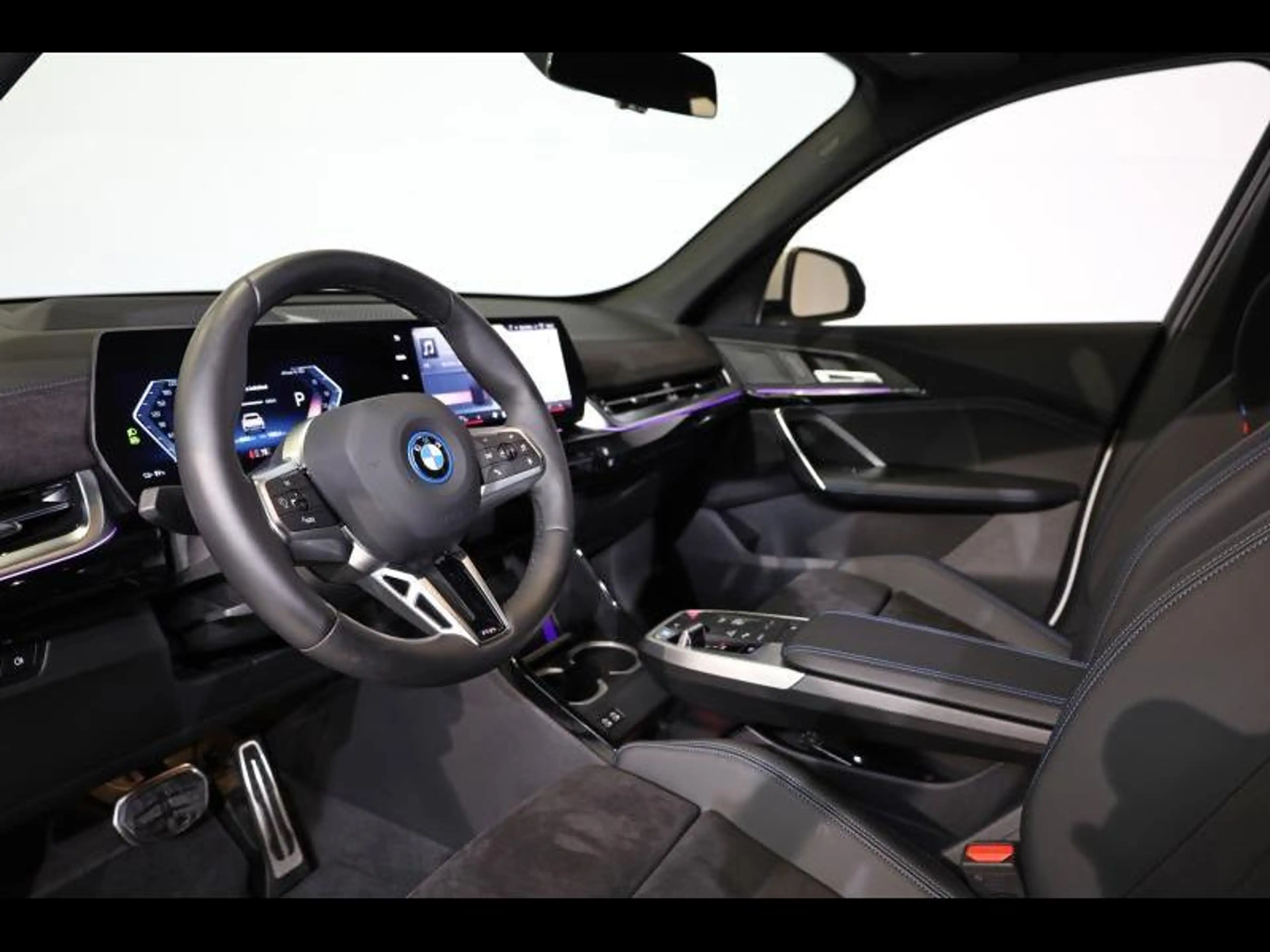 BMW iX1 eDrive20 Kit M Sport — photo 7