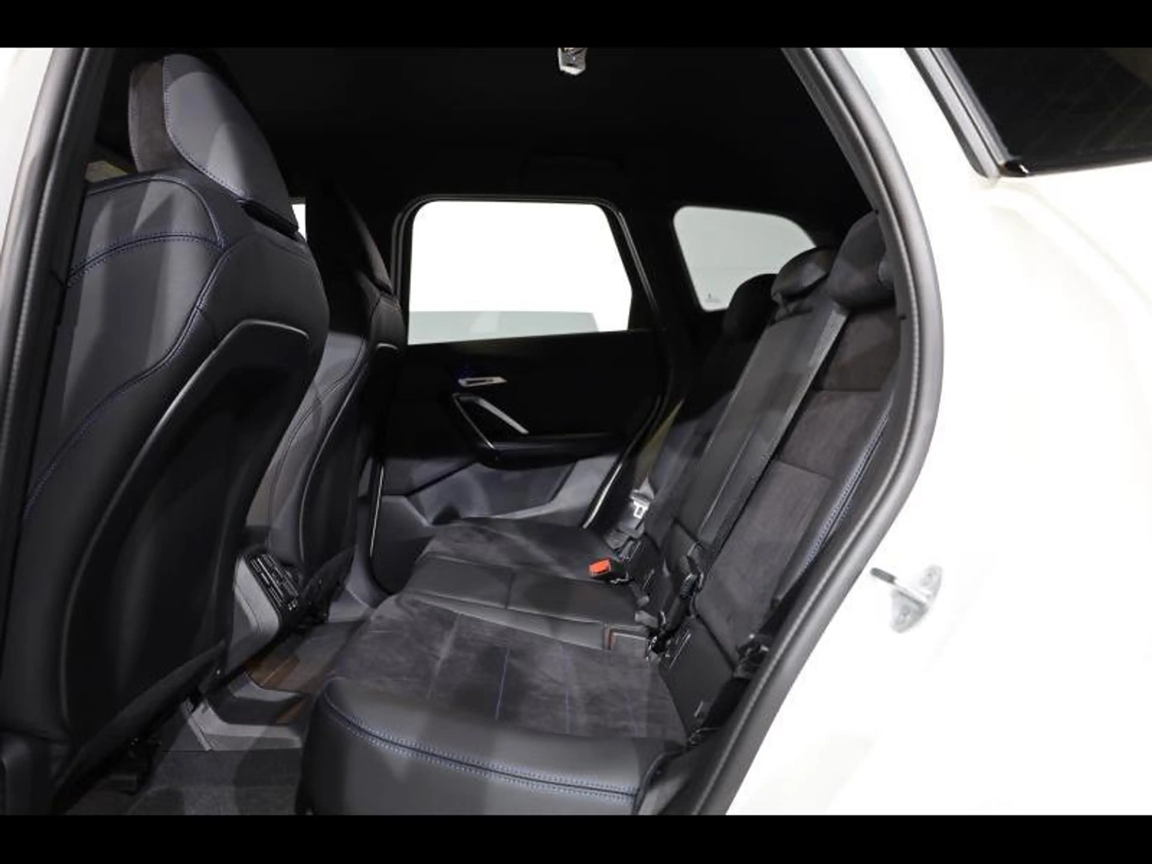 BMW iX1 eDrive20 Kit M Sport — photo 11