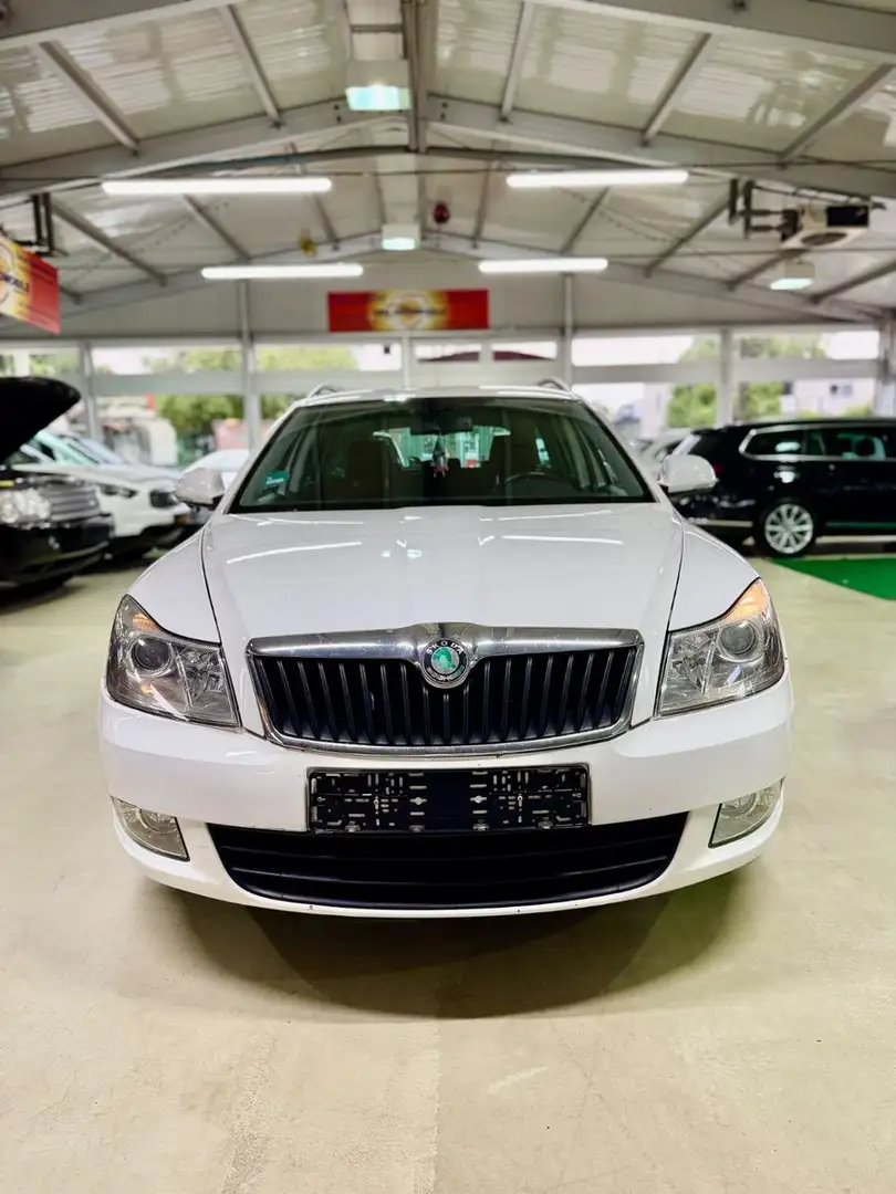 Skoda Octavia Combi Ambiente Weiß - 2
