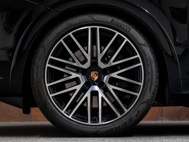 Porsche Cayenne view 12