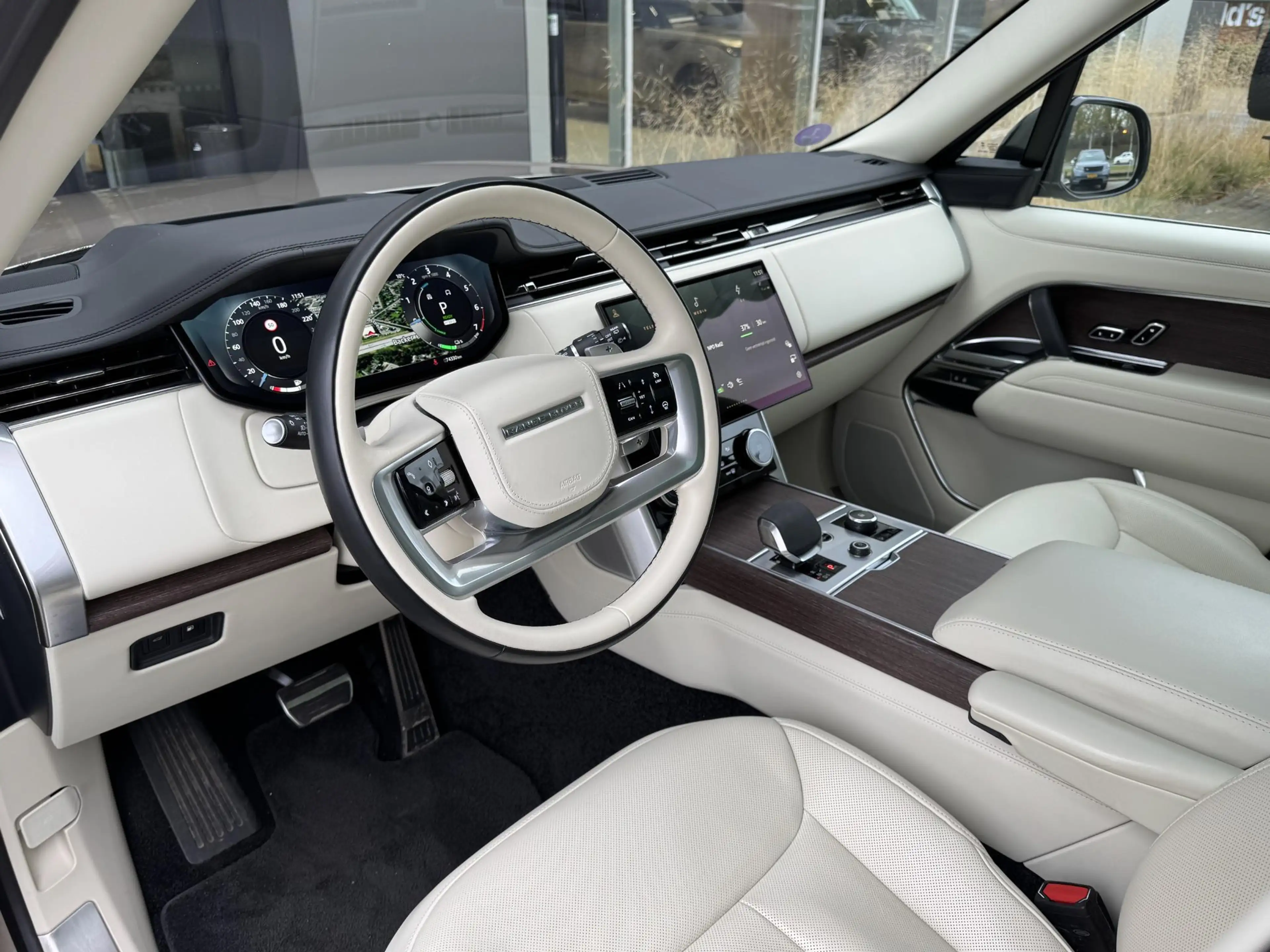 Land Rover Range Rover P440e Autobiography PHEV — photo 12