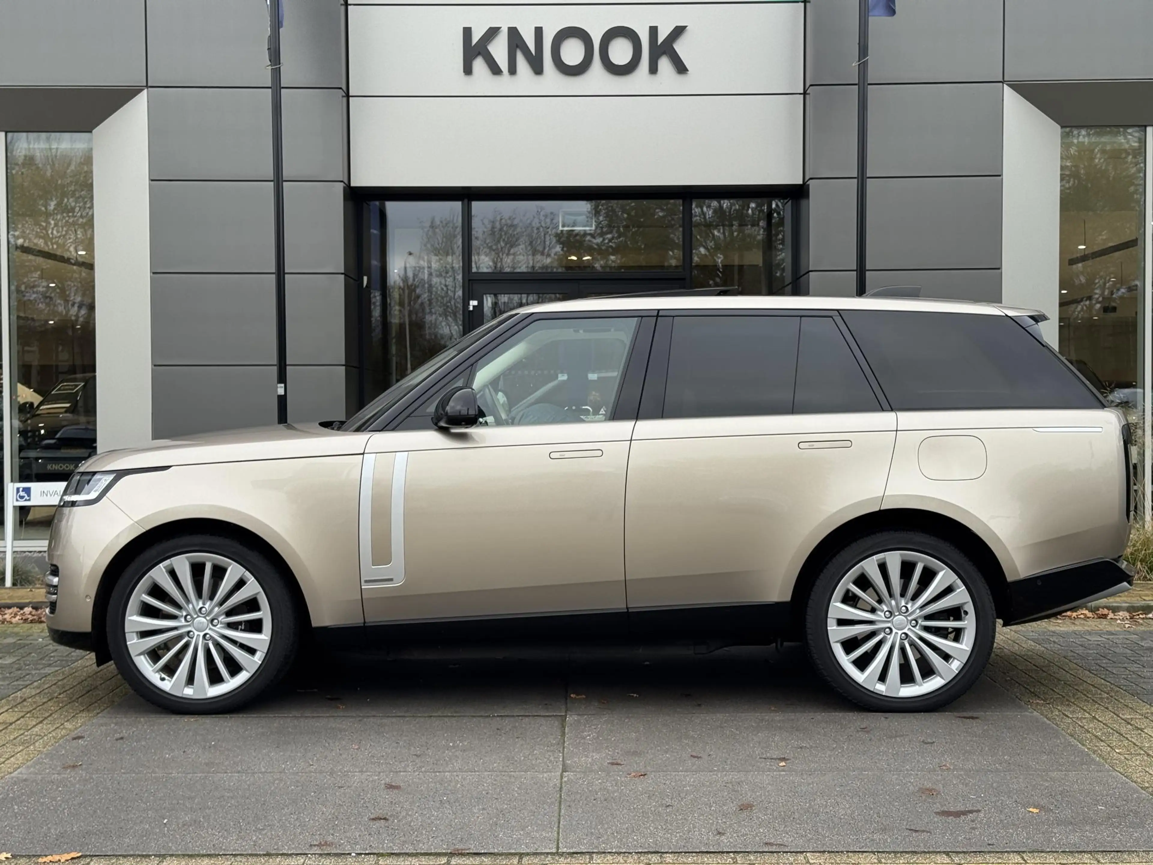 Land Rover Range Rover P440e Autobiography PHEV — photo 3