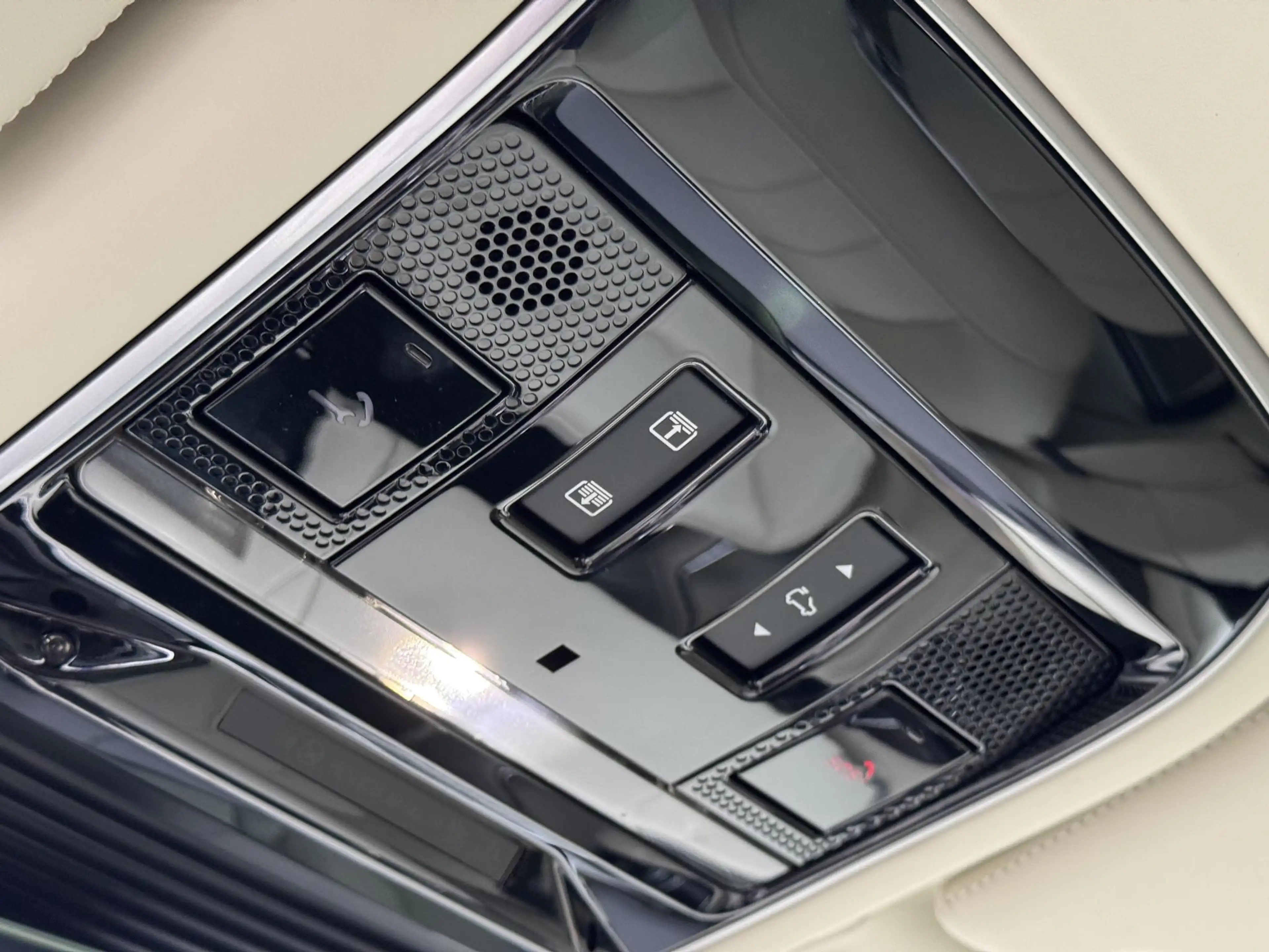 Land Rover Range Rover P440e Autobiography PHEV — photo 9
