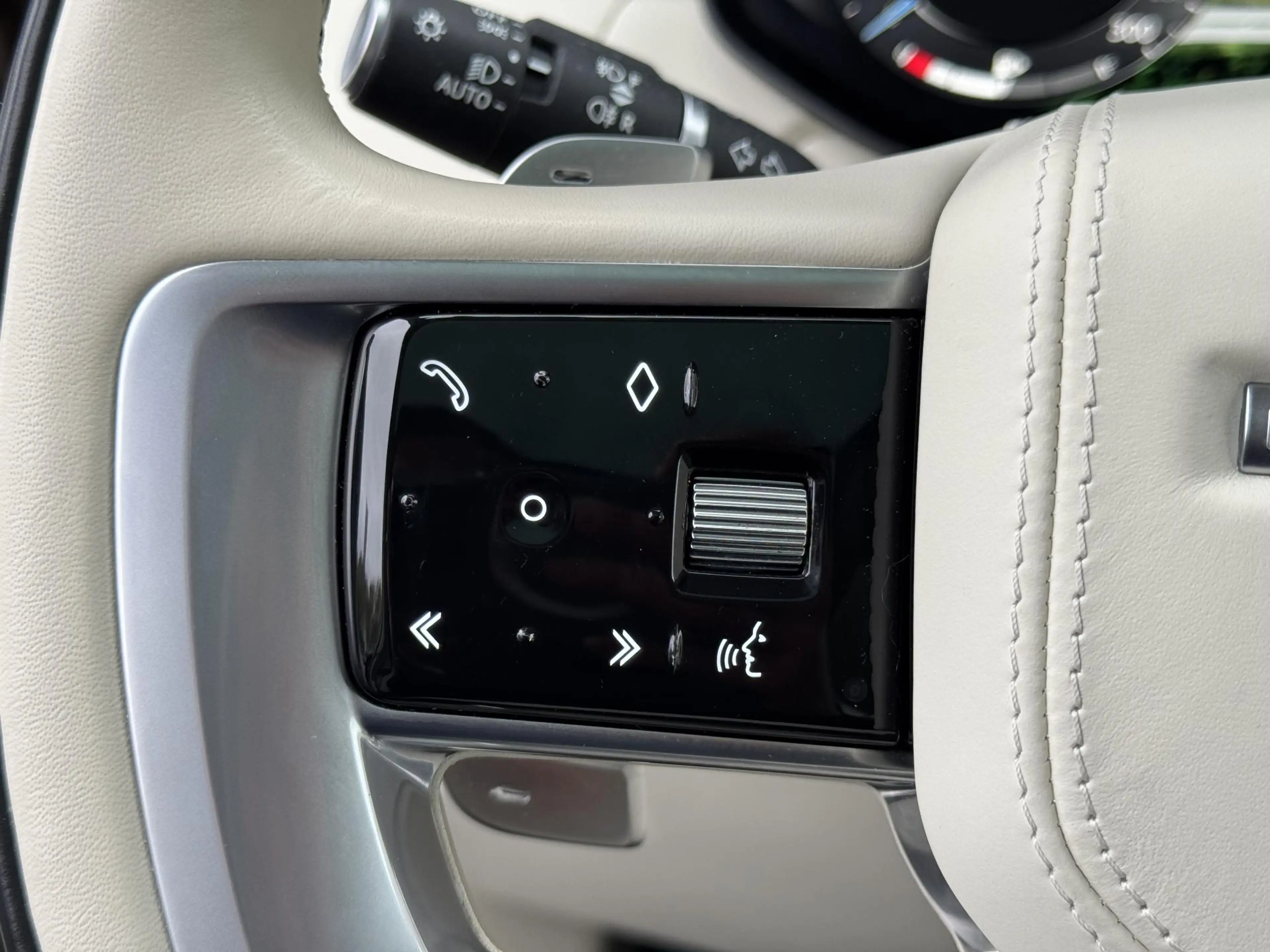 Land Rover Range Rover P440e Autobiography PHEV — photo 6