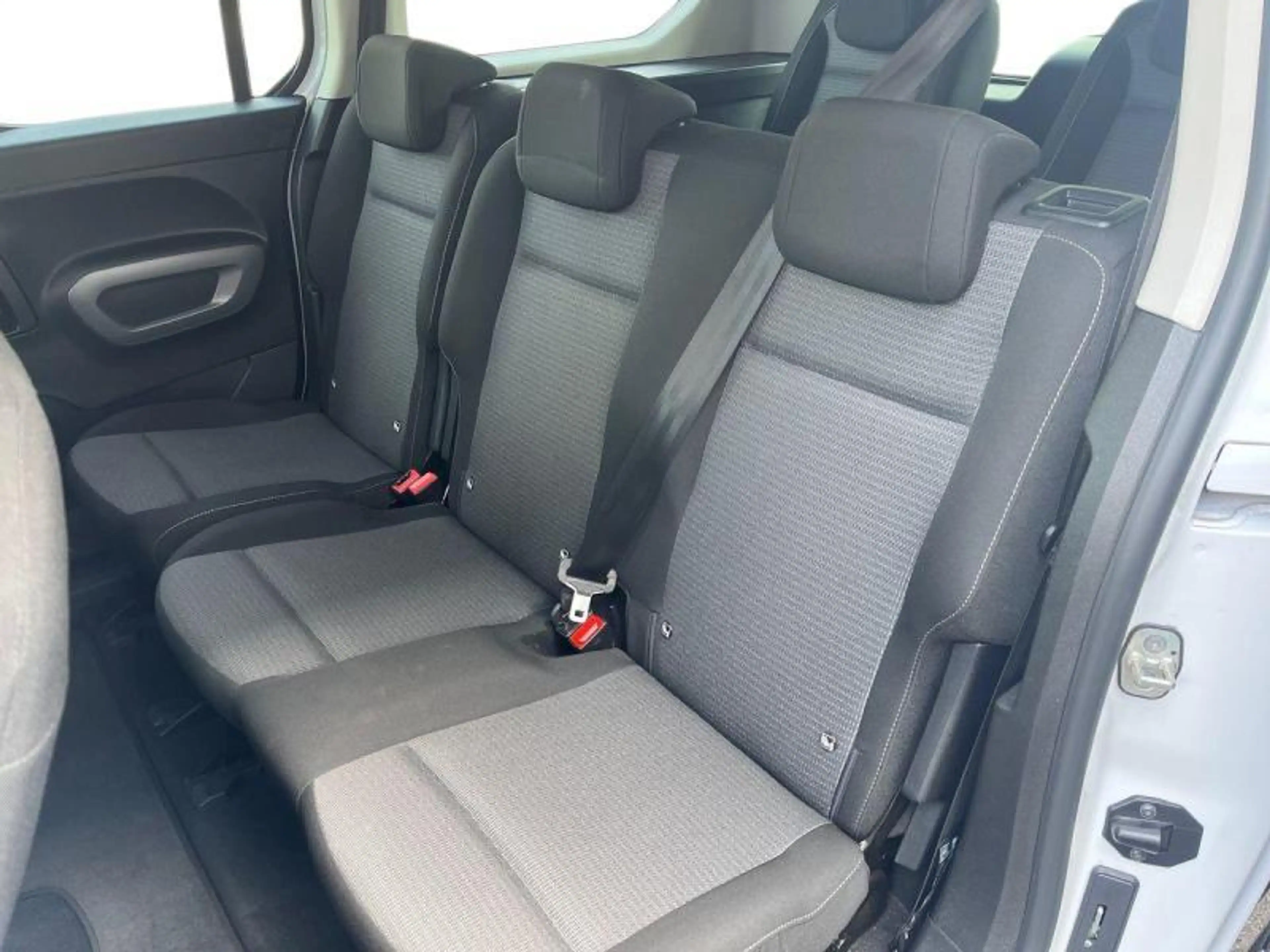 Toyota Proace City Verso LWB Family 7pl+cam+gps+sens V+A+dashcam — photo 8