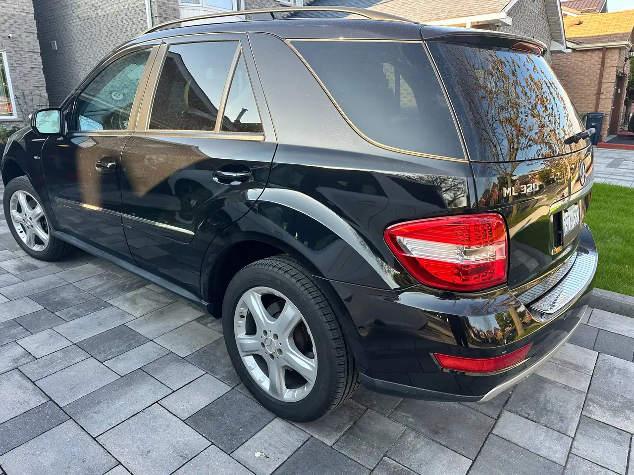Mercedes-Benz M-Class снимка Mercedes-Benz M-Class