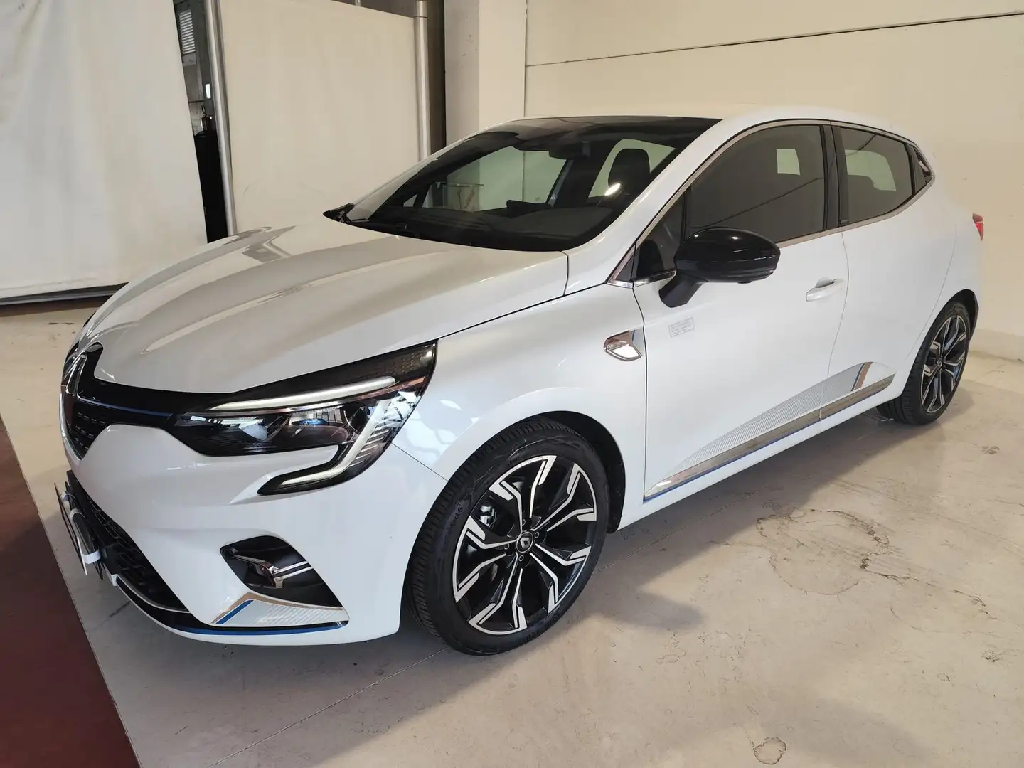 Renault Clio V 2019 Benzina 1.6 E-Tech hybrid Serie limitata 1 Bianco - 2