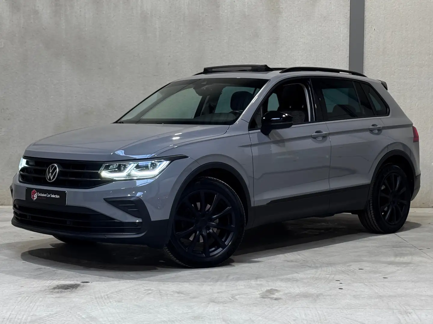 Volkswagen Tiguan 1.5 TSI Platinum OPF DSG Grau - 1