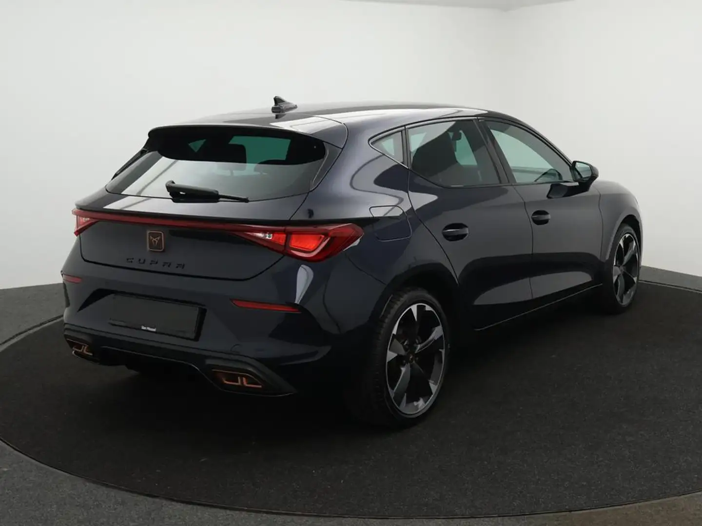 CUPRA Leon Leon e-Hybrid 1.4TSI PHEV 204PK *AUTOMAAT*NAVI*APP CONNECT*ZETELVERWARMING*CRUISE*PDC*ADAPTIVE CRUISE*... Schwarz - 2