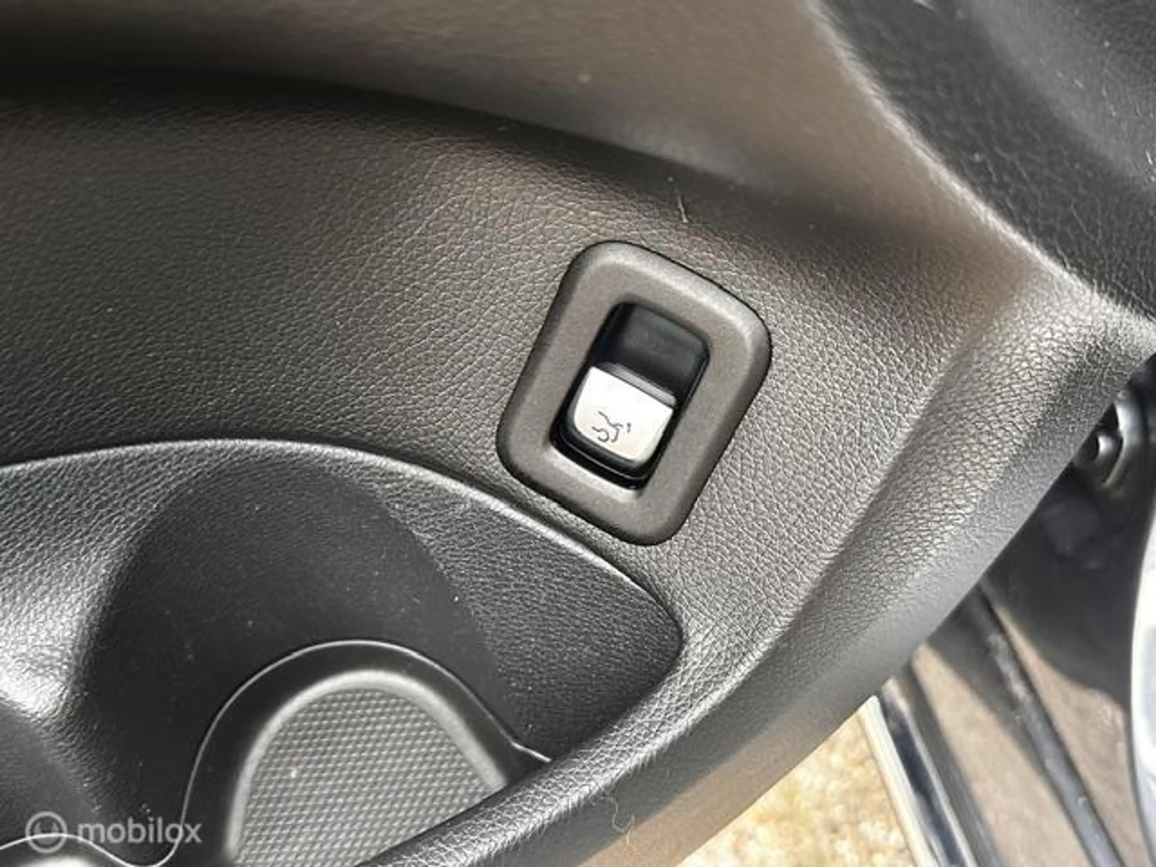 Mercedes-Benz C 350 e Hybride Lease Edition — photo 13
