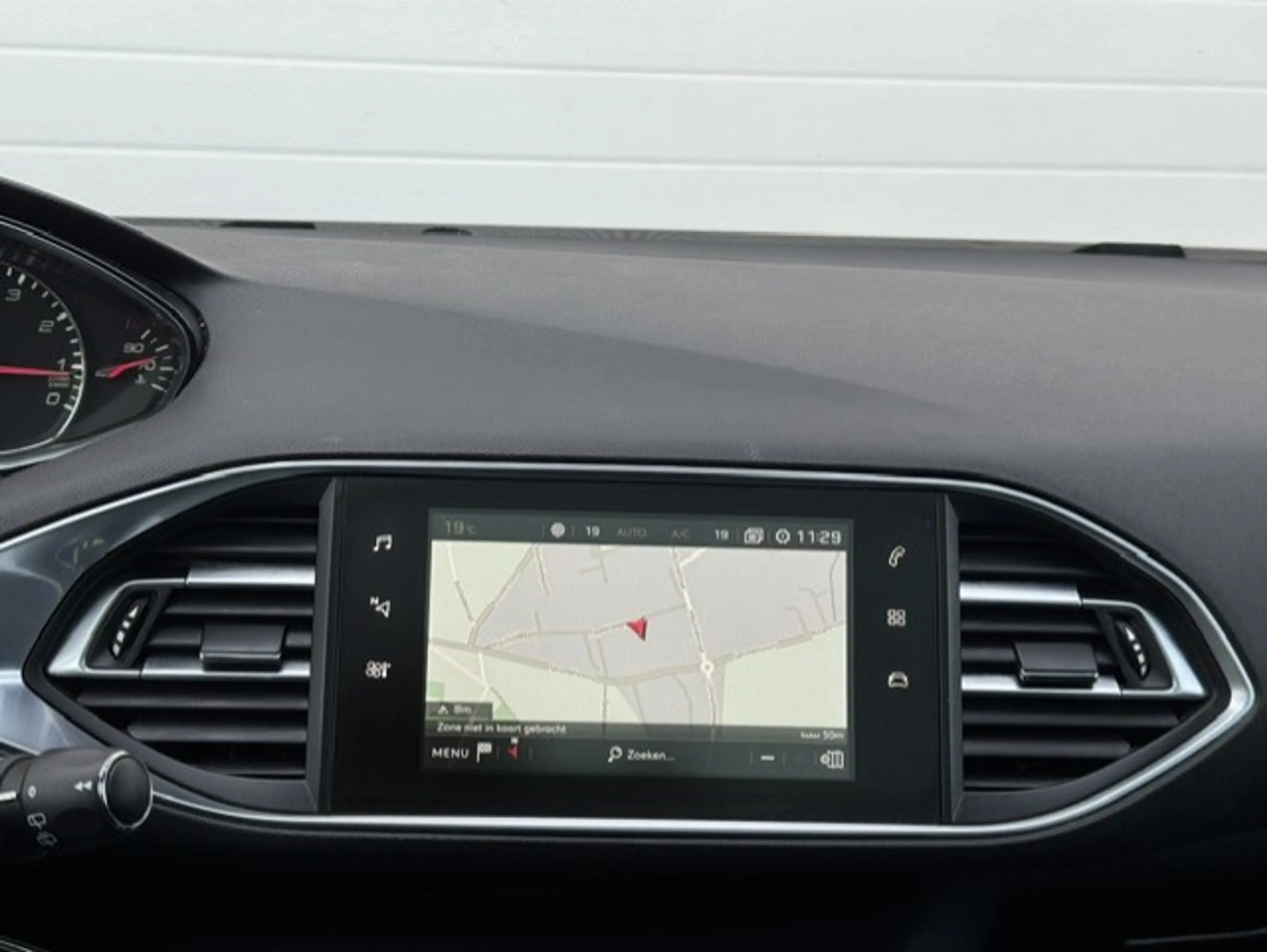 Peugeot 308 SW 1.2 Automaat - Trekhaak - LED - Panorama dak — photo 13