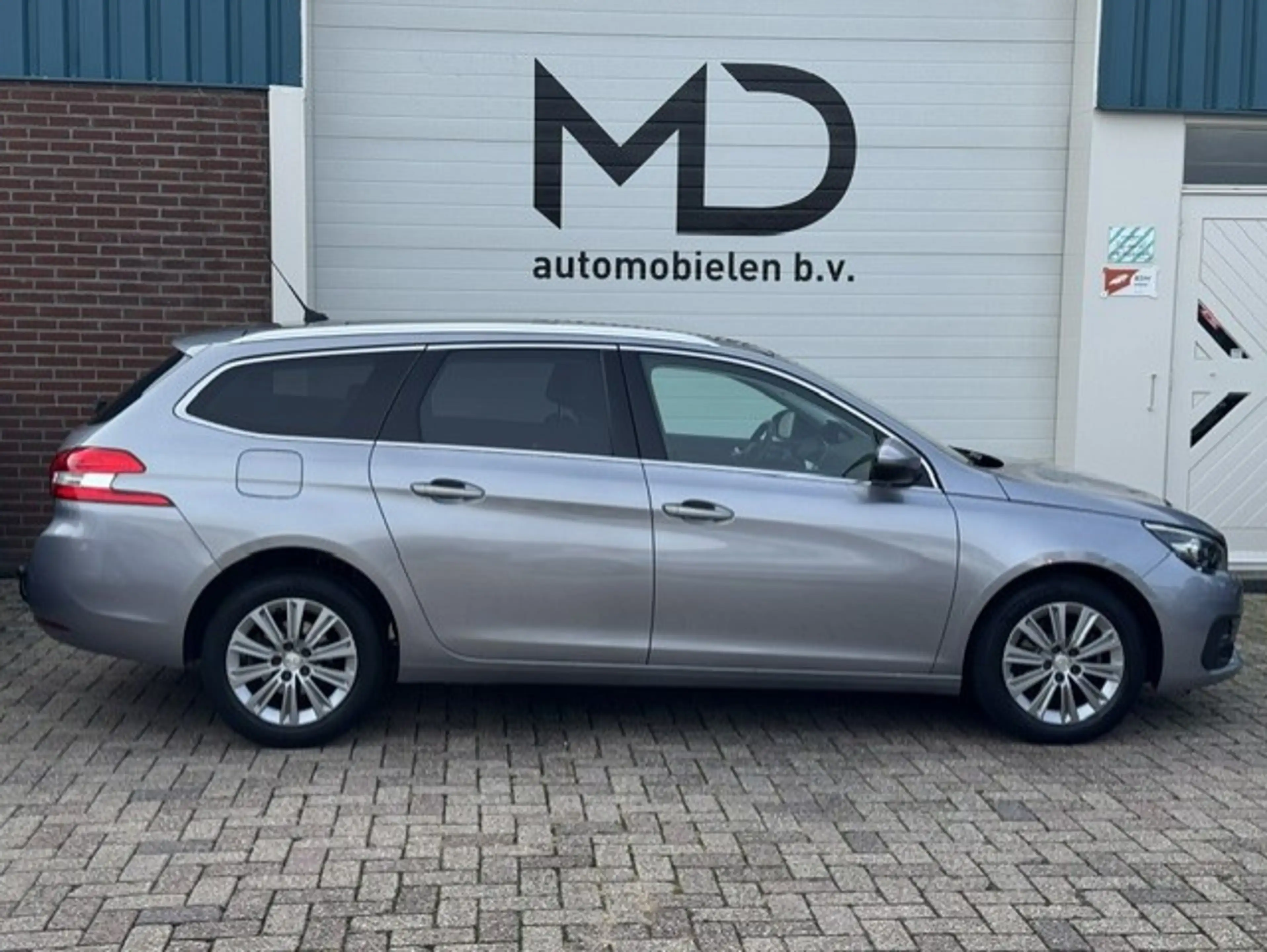 Peugeot 308 SW 1.2 Automaat - Trekhaak - LED - Panorama dak — photo 4