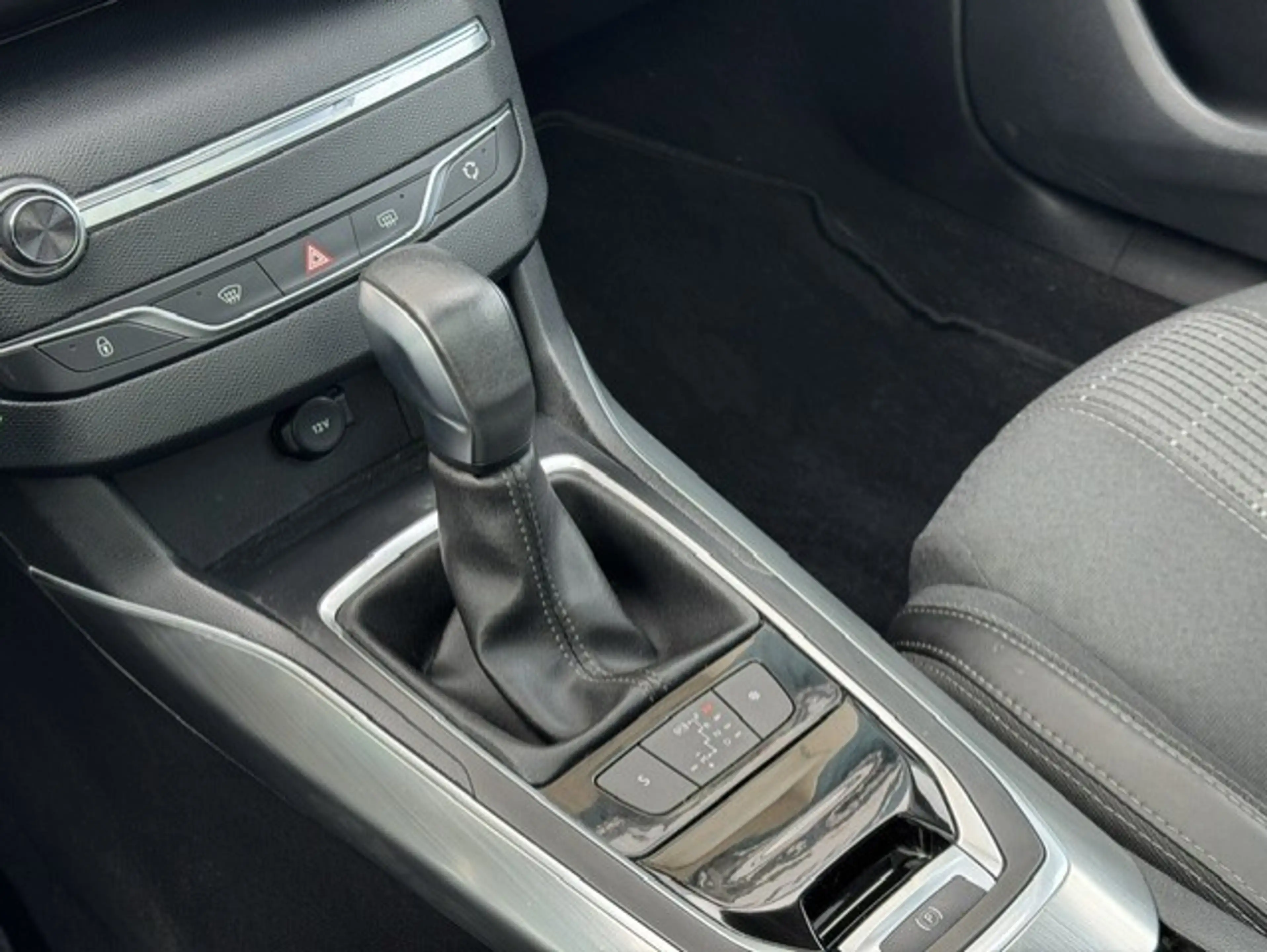 Peugeot 308 SW 1.2 Automaat - Trekhaak - LED - Panorama dak — photo 14