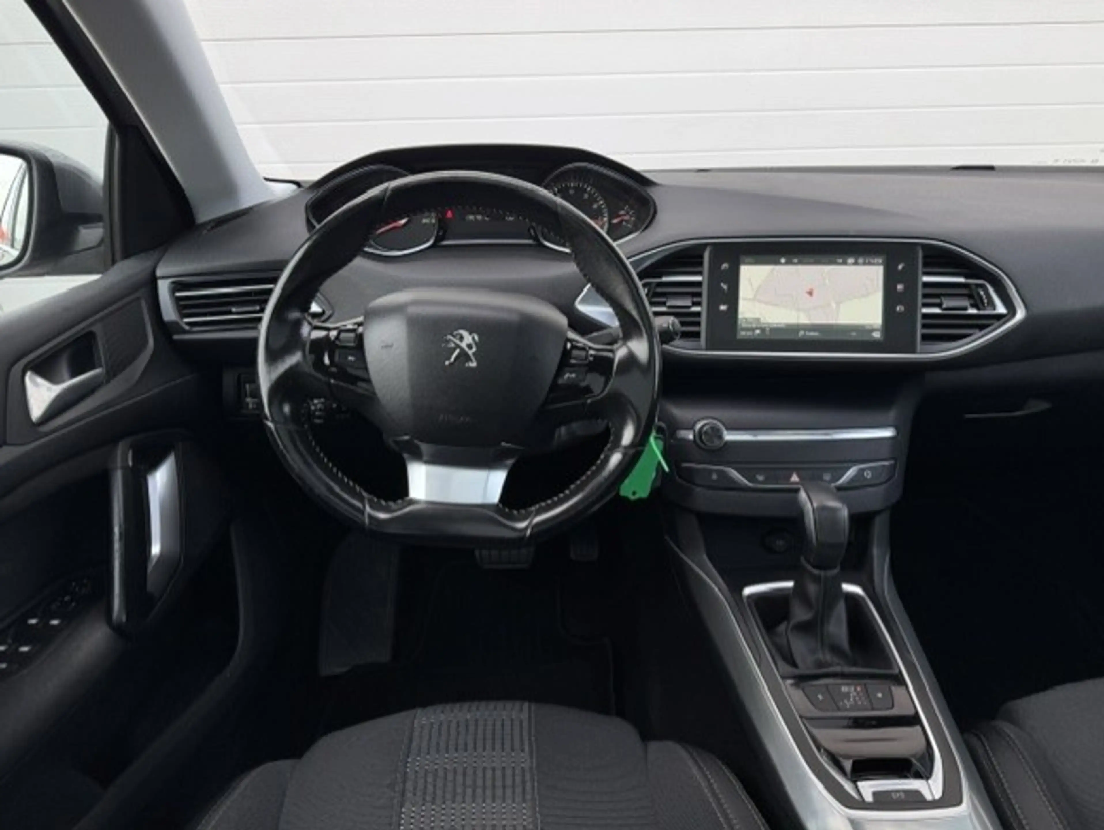 Peugeot 308 SW 1.2 Automaat - Trekhaak - LED - Panorama dak — photo 11