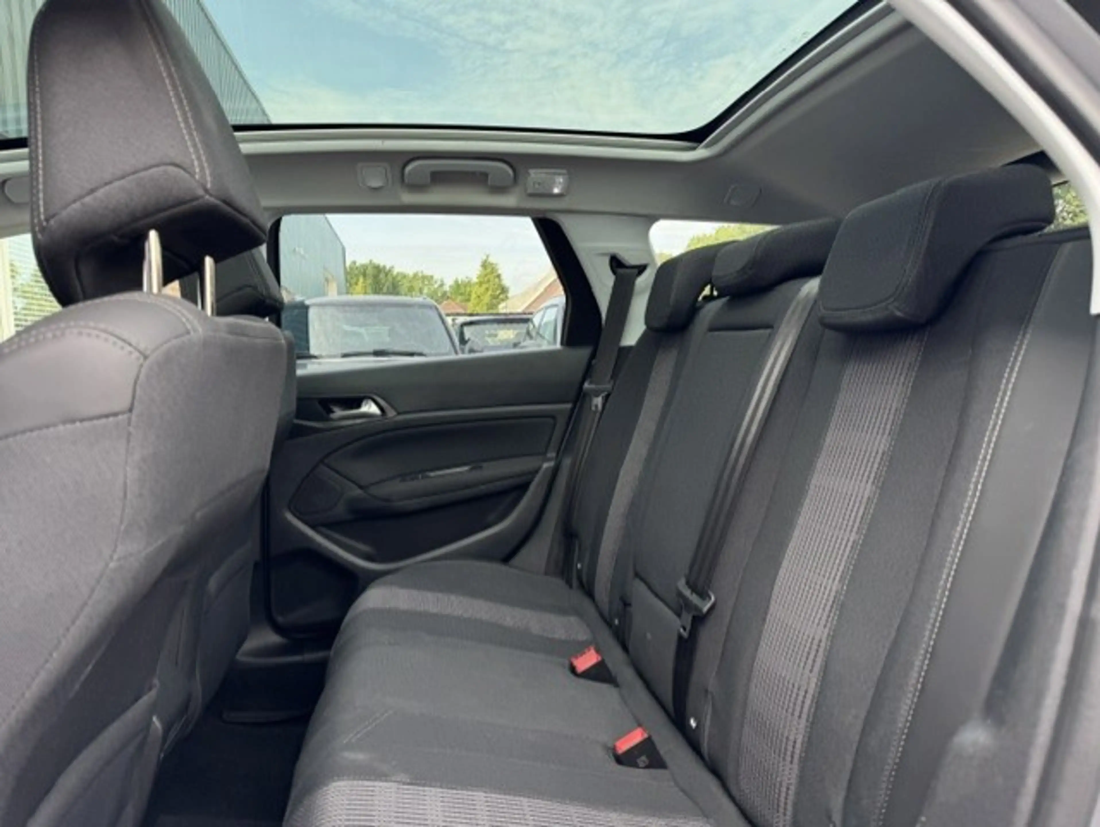 Peugeot 308 SW 1.2 Automaat - Trekhaak - LED - Panorama dak — photo 16