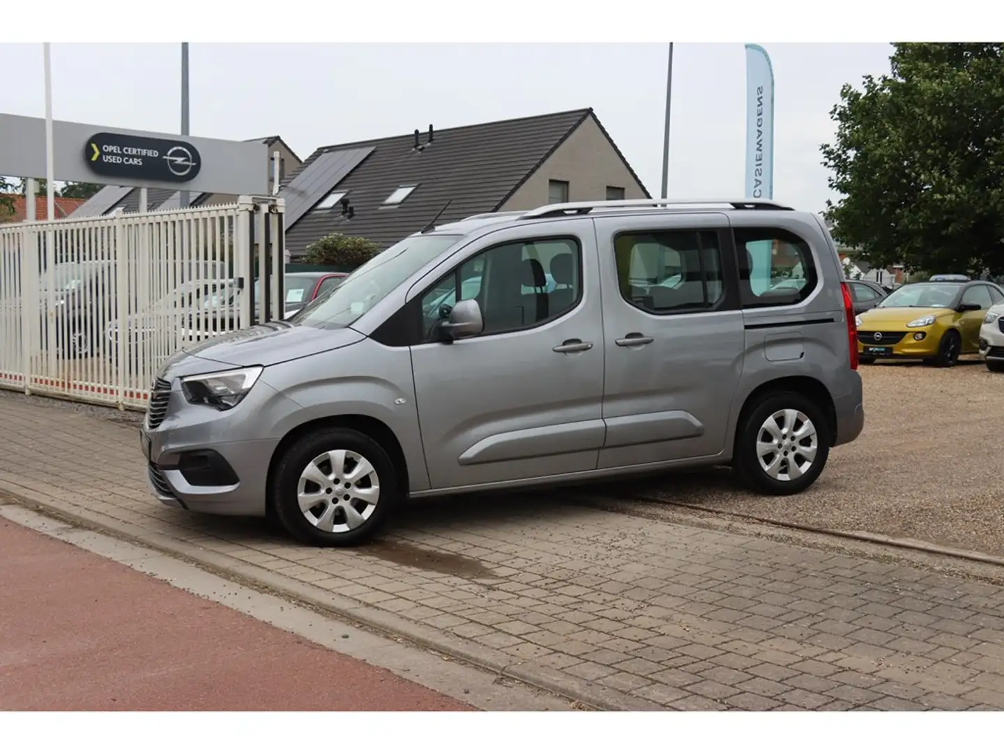 Opel Combo Life EDITION 1.2T 110PK *CAMERA* Gris - 2