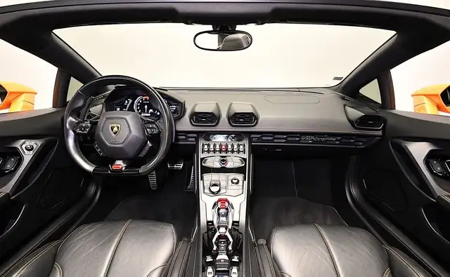 Lamborghini LP610-4 view 12