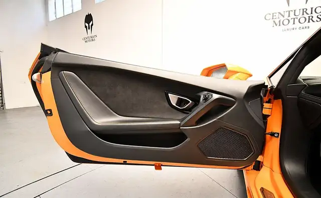 Lamborghini LP610-4 view 10