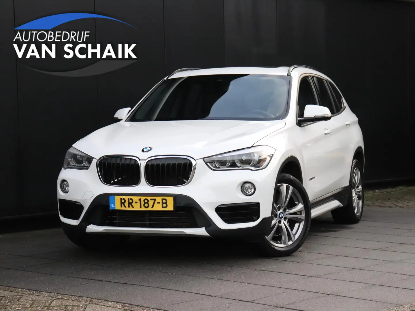 BMW X1 sDrive20i High Executive | LEDER | PANO-DAK | HEAD Wit - 1