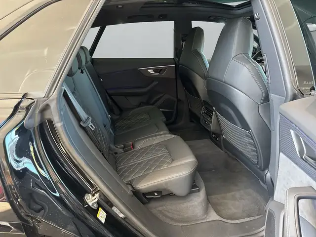 Audi Q8 view 12