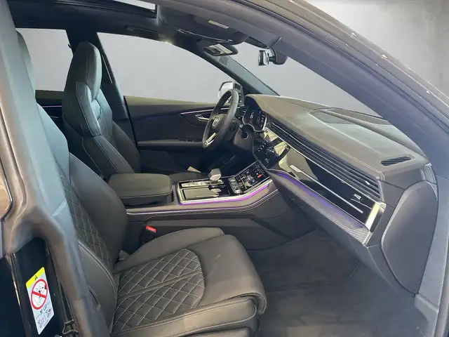Audi Q8 view 13
