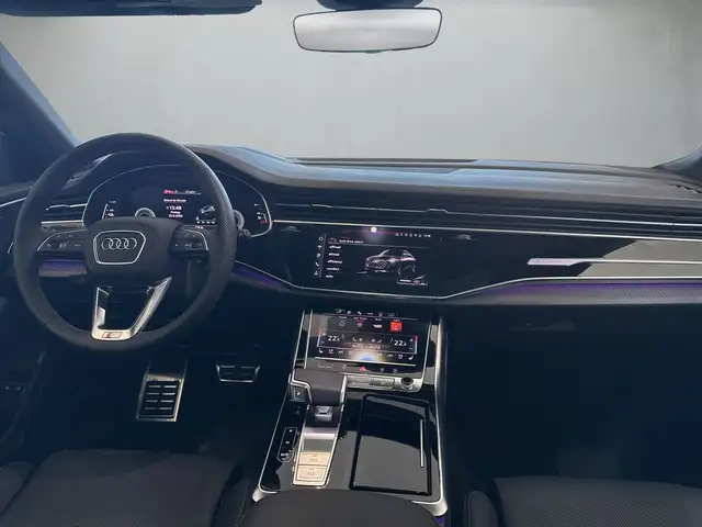 Audi Q8 view 8
