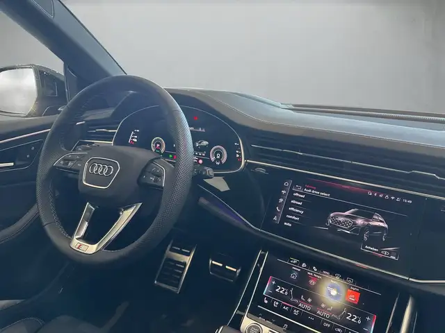 Audi Q8 view 7