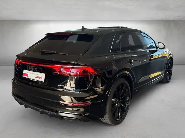 Audi Q8 view 3