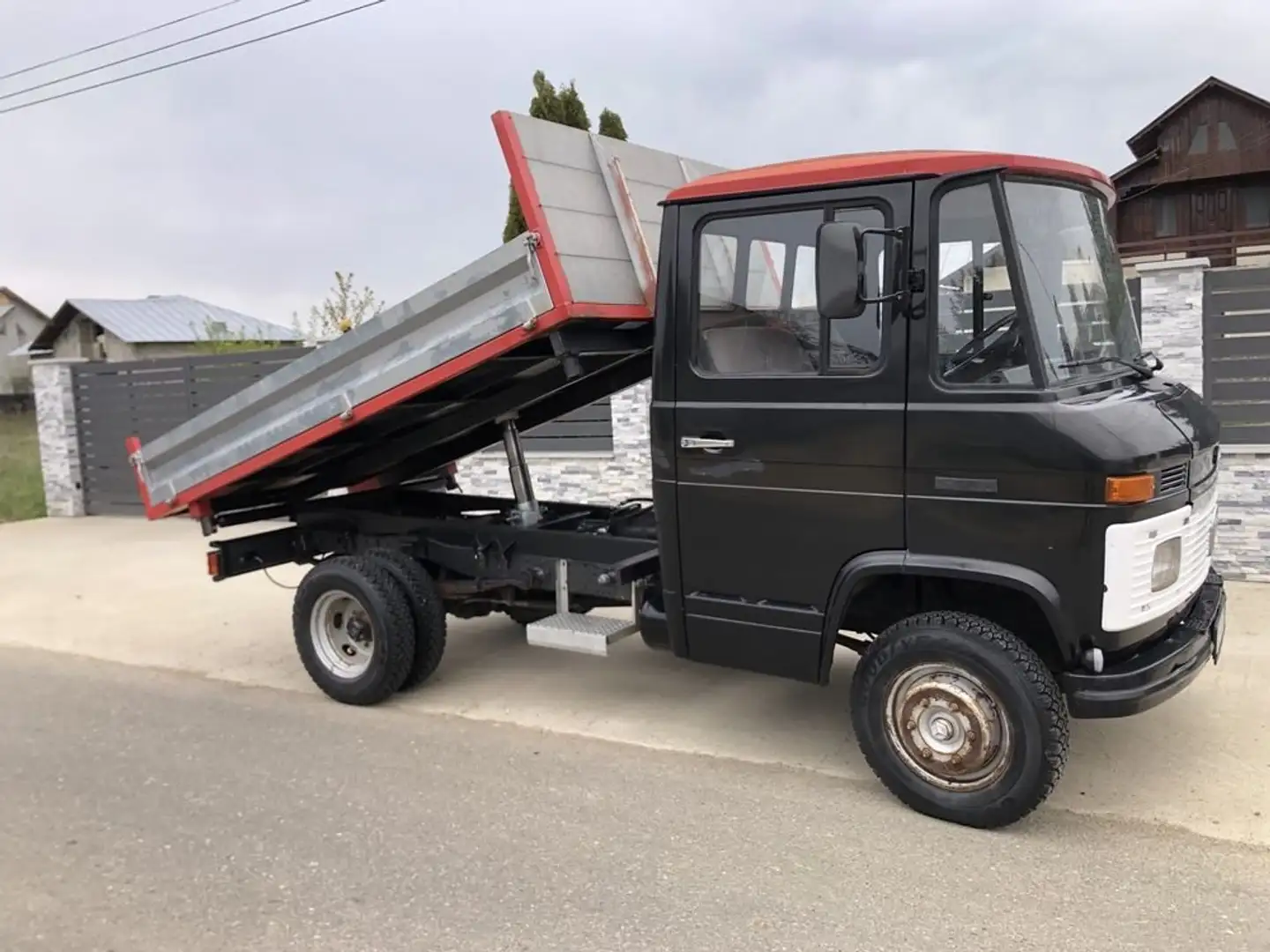 Mercedes-Benz Vario Чорний - 1