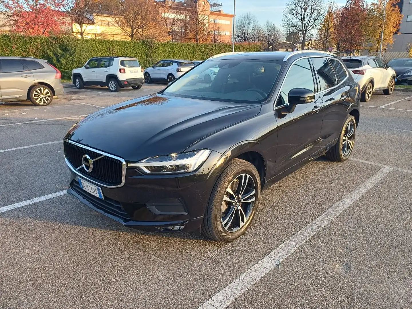 Volvo XC60 B4 (d) AWD Geartronic Momentum Pro Nero - 2