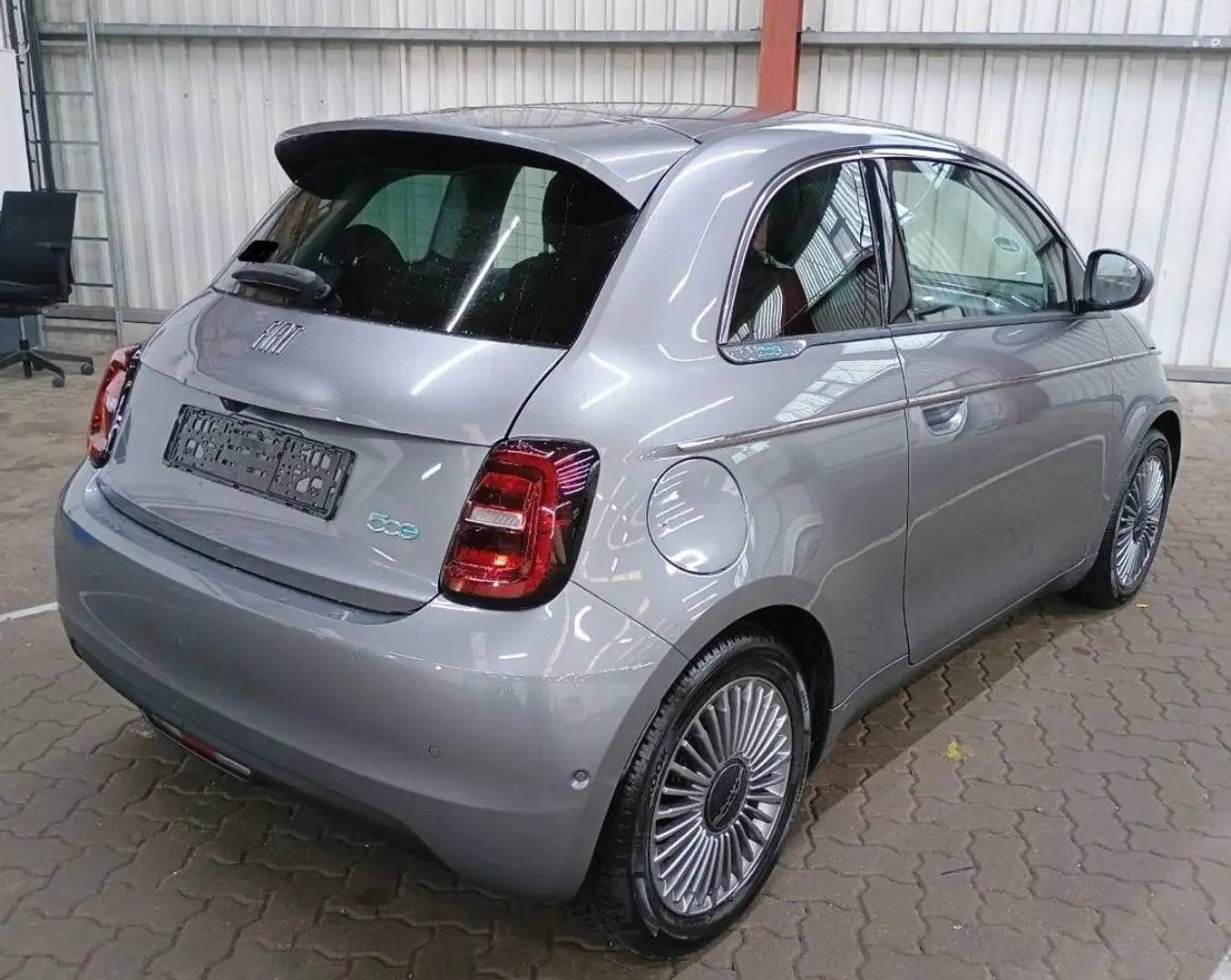 Fiat 500e 42 kWh ICON STYLEPAKET SHZ RFK PDC KEYLESS SPURHA Grau - 2