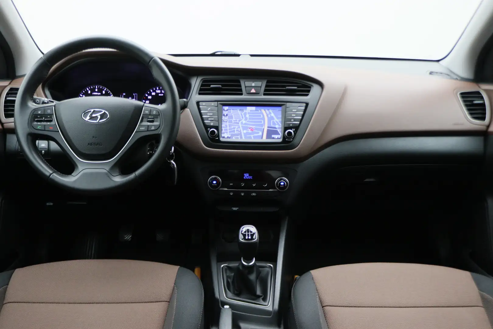 Hyundai i20 1.0 T-GDI Comfort Camera, Navigatie, Climate, DAB, Grijs - 2
