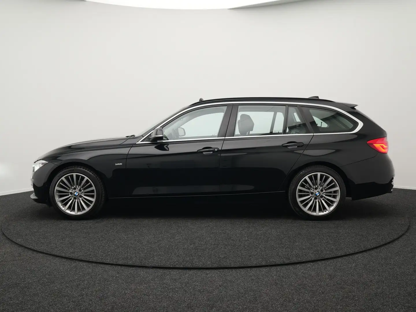 BMW 320 3-serie Touring 320i Edition Luxury Line 184pk Aut Zwart - 2